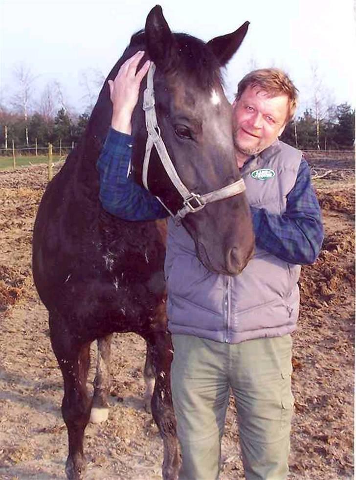 Anden særlig race Zorba - Her er mig og min far. Det er os som styrer stedet her. :) billede 8