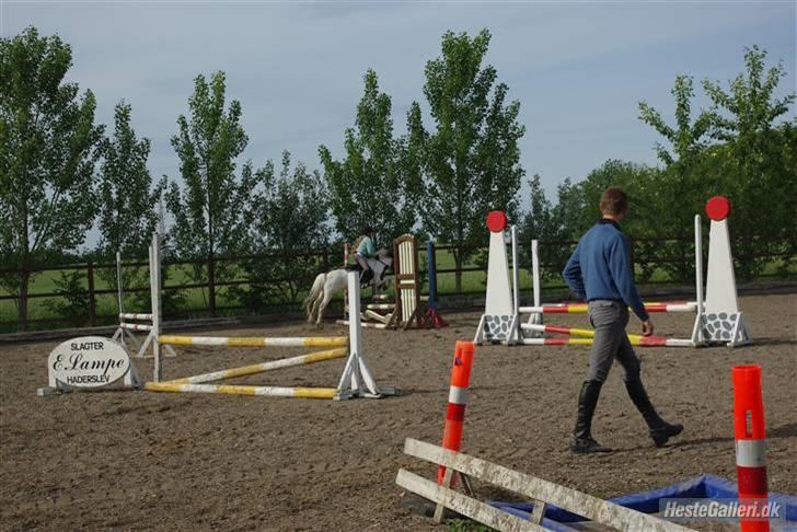 Anden særlig race Shira=]<3 - Shira og jeg springer!!!!!!<333 billede 2