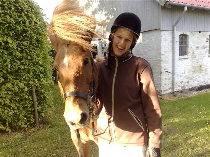 Islænder Reddi - Mig og Reddi på vej ud og ride..:) billede 3