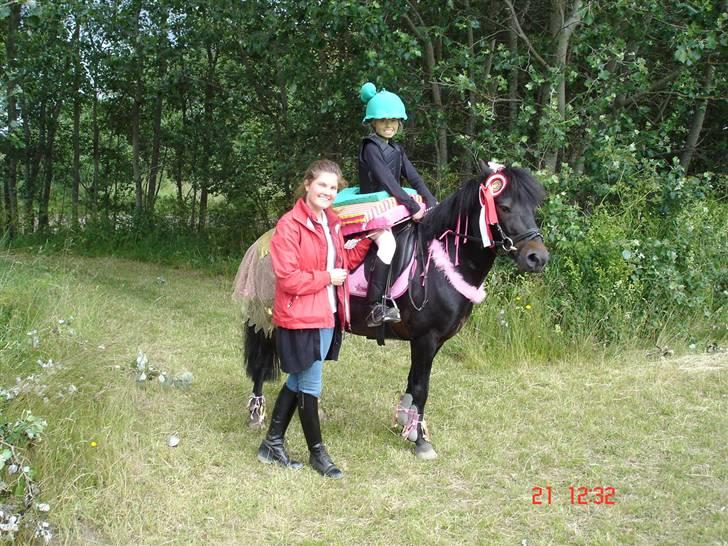 Anden særlig race Skovslands Asterix <3 *Solgt* - Så snuppede vi lige to første pladser i streg.. 

Mange tak for hjælpen Claudia!!.  billede 4