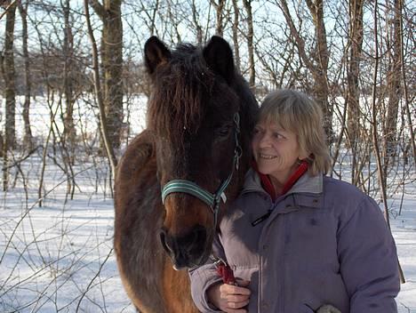 Anden særlig race Araber / Welsh Bonita  - Dejlige Bonita og min mor som nu passer og rider hende... er de ikke søde sammen... billede 1