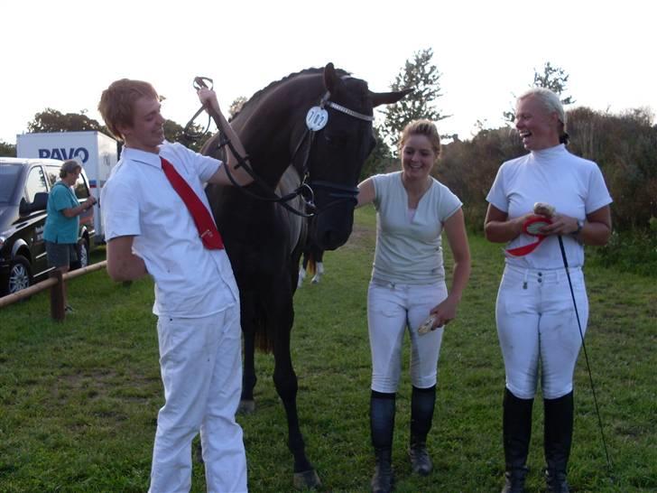 Dansk Varmblod Højbo' Mandalay BRDH - Katrinelunds team, som skal have stor ros for det store arbejde de har lagt i Mandalays tilridning og fremvisning, både til kåring, egenhedstesten og ved Eliteskue. billede 18