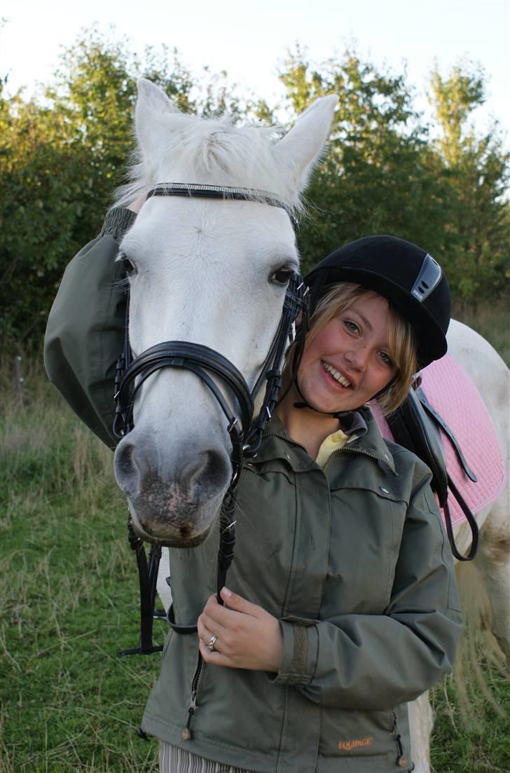 Connemara Carex Felicia - Har lige været ude og ride på Felicia, syntes det er et mega dejligt billede :D d. 15-09-2009 billede 14