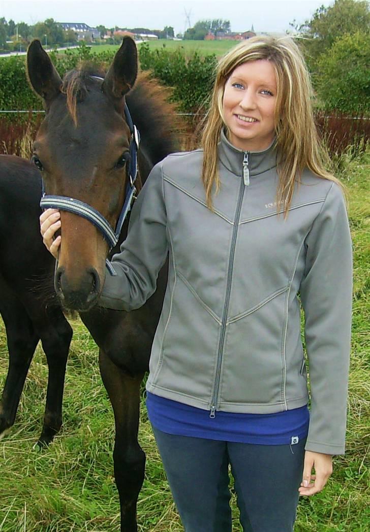 Dansk Varmblod Aagaardens Chirac (Min) R.I.P. :'( - Mig og Chirac (her er han ca 4-5 måneder) billede 7