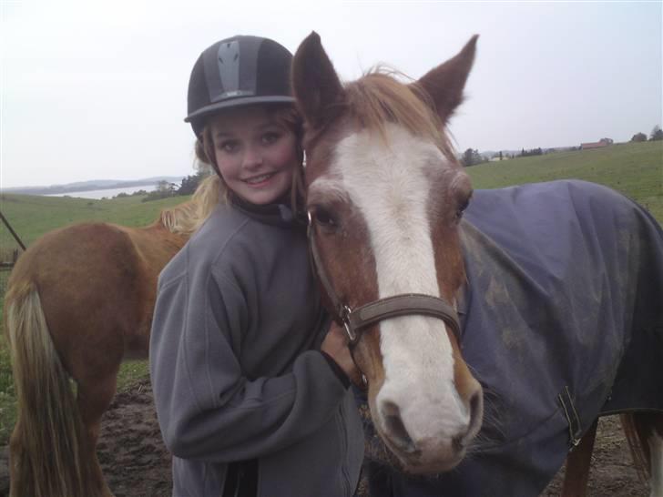 Anden særlig race Mazda - Malle og jeg på folden hihi foto: Olivia billede 3