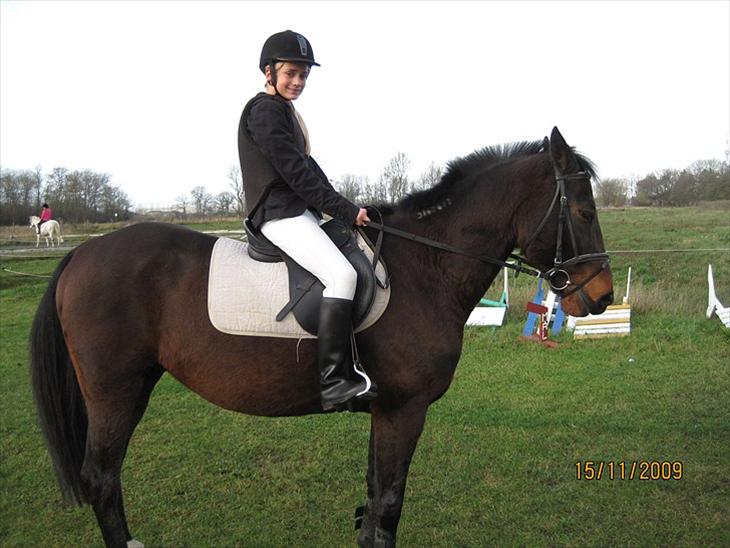 {{currentPhoto.altText}} billede {{currentPhoto.number}}