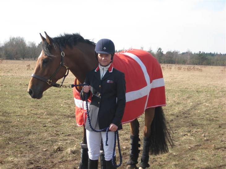 {{currentPhoto.altText}} billede {{currentPhoto.number}}