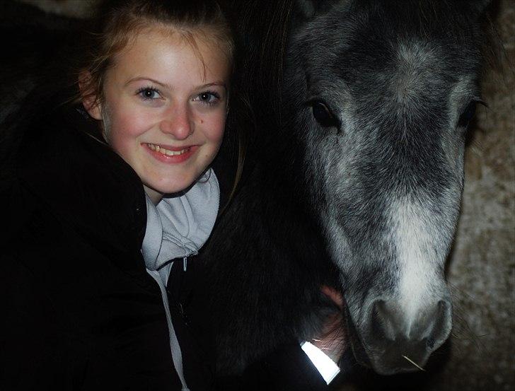 Miniature Unieke Whitey - 1] "Your life shines the way into paradise. So I offer my life as a sacrifice. I live through your love. You teach me how to see" I see you - Leona Lewis | 16.11.2010 billede 1