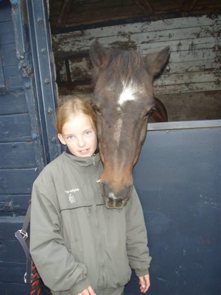 Anden særlig race Generalen - Livet handler ikke om at finde en man kan leve med, men at finde en man ikke kan leve uden. billede 4