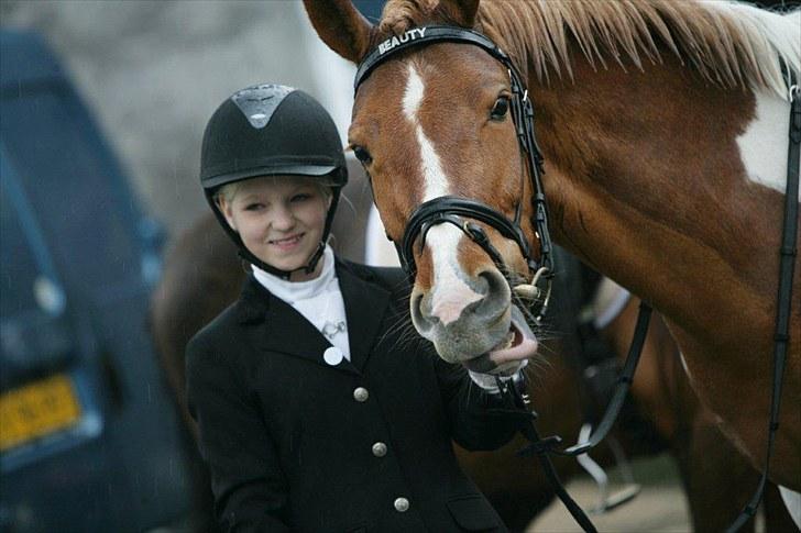 Anden særlig race Painted Beauty | - #5 Vi skulle ride ned til Havdrup kirke til Kathrines konfirmation, og det pissede bare ned... Men det var nu meget hyggerligt alligevel. ;-) billede 5