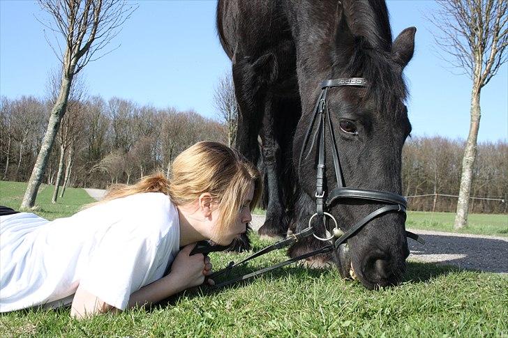 Frieser Altruida K. - Aldrig vær i tvivl, jeg elsker dig! 
Juli 2011.   billede 4