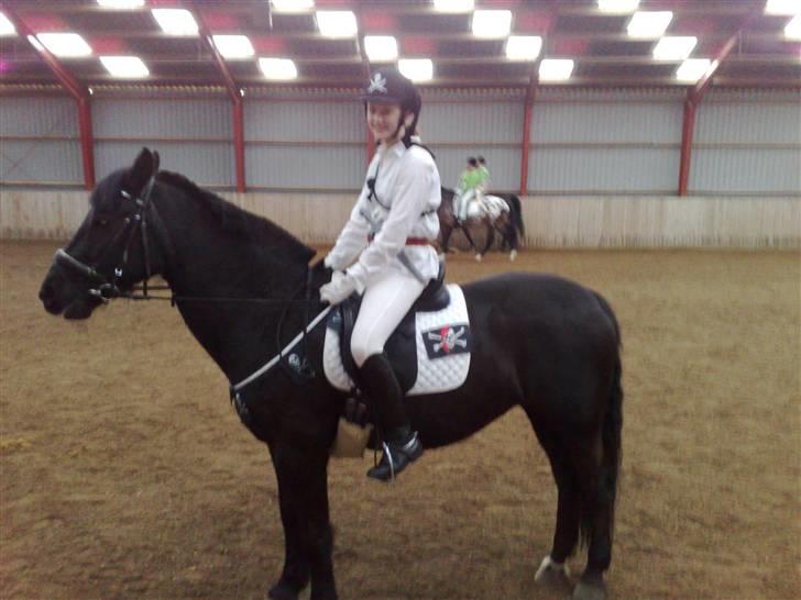 Anden særlig race yasmin, min passer hest. - Yasmin & jeg, til kvadrille stævne på MBRK som pirat vi vandt 1. plads ;) billede 11