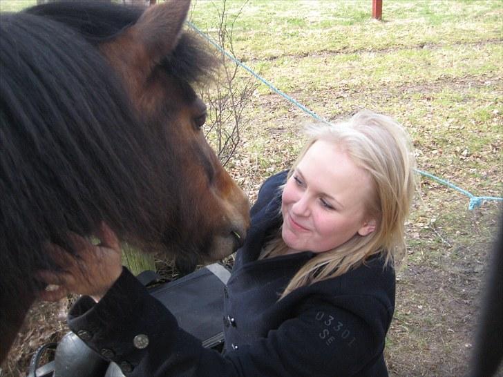 Anden særlig race Kalur - -Salli jeg vil have dit æble. hehe va Salli det måtte du ikke få for dig selv:P billede 11