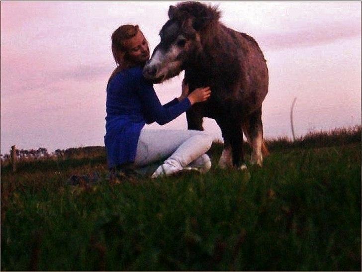 Miniature Unieke Whitey - 20] The picture says more than I could ever explain. A pink sky with an angel like you, nothing can go wrong :´) | Fotograf: klippet ud fra et video. 12-10/10 billede 20