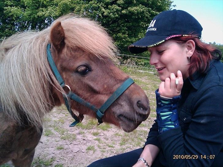 Anden særlig race L.U.F.E.H - hun mener selv hun er gammel nok til at ryge :D billede 6