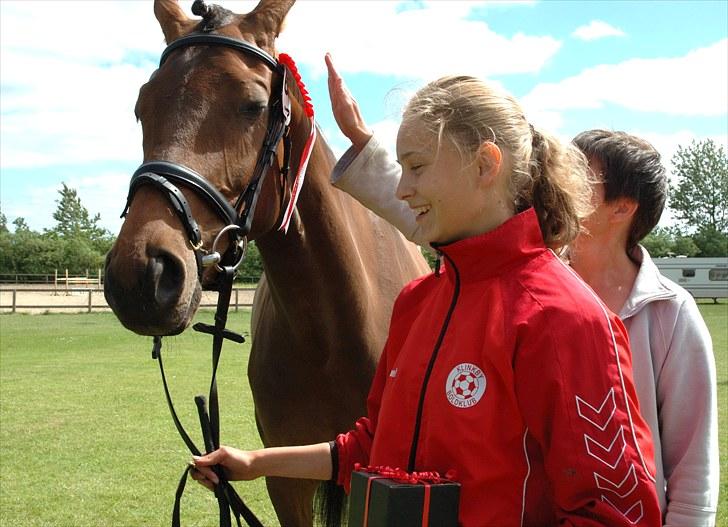 Dansk Varmblod Meldgårds Libell - Mor, mig og Libell efter præmieoverrækkelse :-) billede 16