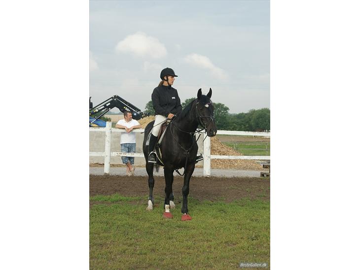 {{currentPhoto.altText}} billede {{currentPhoto.number}}