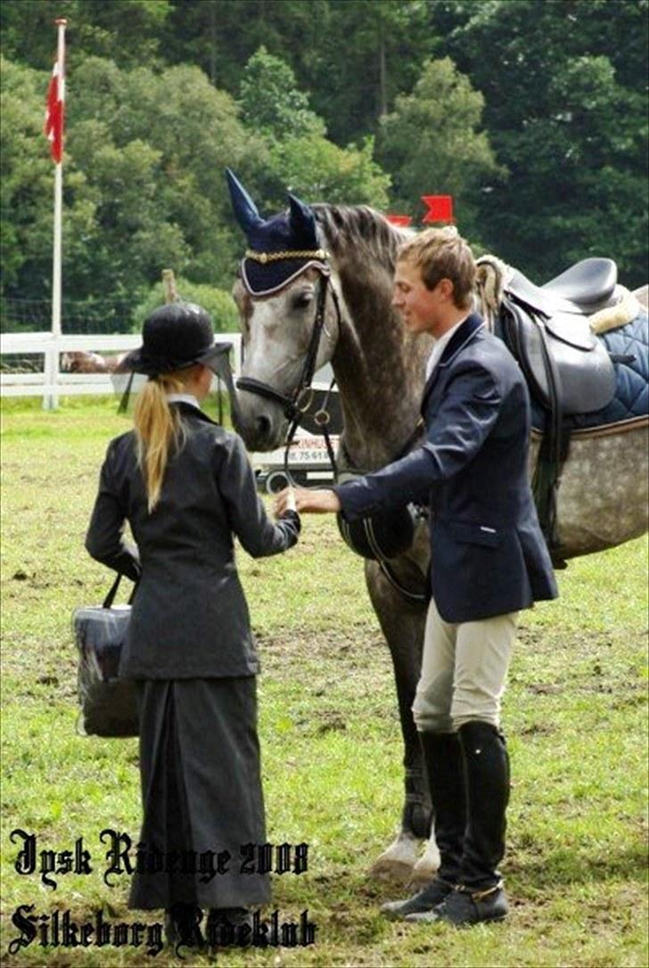 Hollandsk Varmblod Venessa - Krybbe - Billede 12 Venessa og gamle ejer Christian Jansen til Jysk rideuge 08 :D billede 12