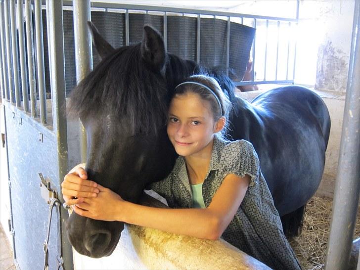 New Forest Birkilds Flamenco Solgt<3 - Mig og min smukke pony hygger i stalden billede 9