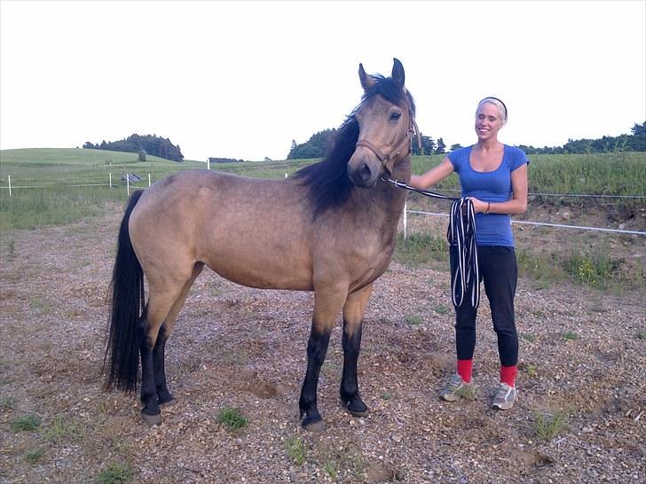 Anden særlig race Assenhøj's Bellezza - første gang jeg så hende -  Nicole står med hende billede 10