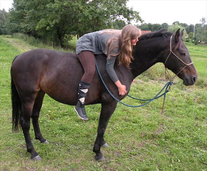 Oldenborg Zey - Venskab er én sjæl og to legemer. August 2010. Foto: Far billede 13