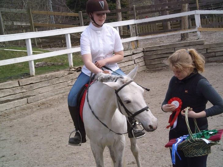 Connemara Columbine - Mig og colombine til vores sidste konkurence:D der hvor hun får sit fine røde bånd:D billede 3