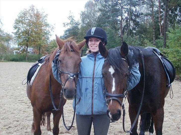 Anden særlig race Freja  - frejse og silje :P en hygge dag med cille ude på skovdalen billede 11