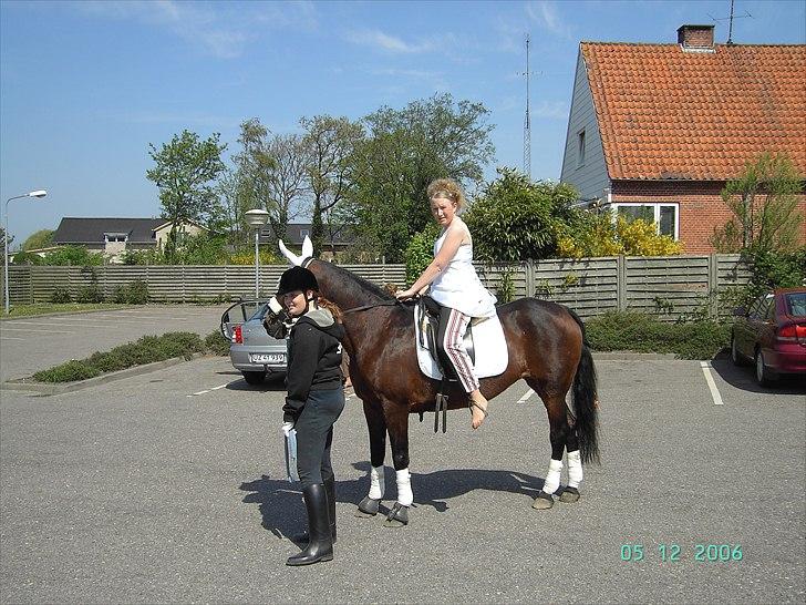 Traver label    R.I.P - her har vi lige hentet søs ved kirken til hendes konfirmation billede 19