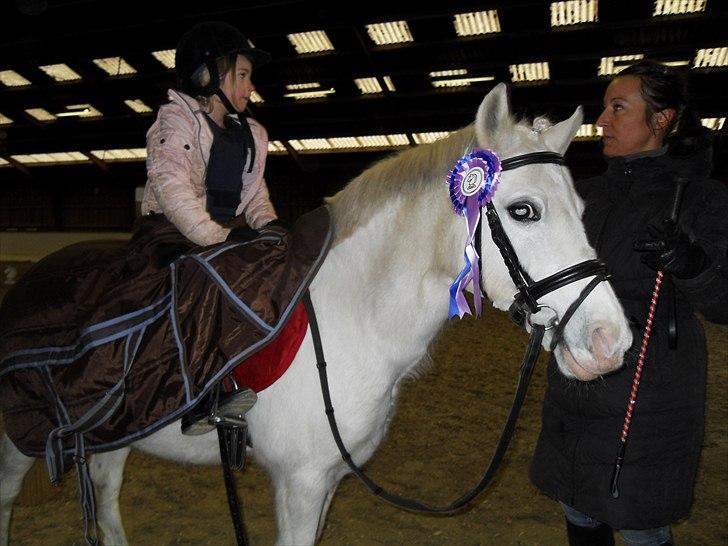 Anden særlig race Freja(SMUKKE) - Cecilie på sit første stævne på Smukke - Epona billede 4