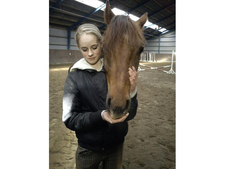 {{currentPhoto.altText}} billede {{currentPhoto.number}}