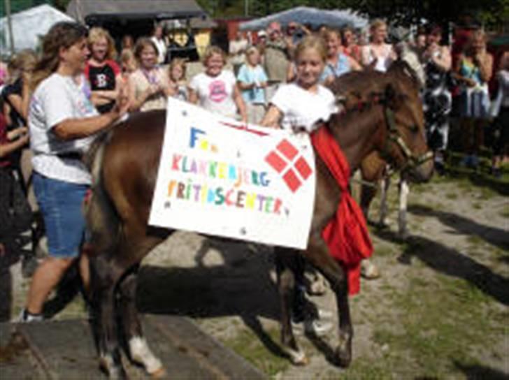 Anden særlig race Chikila - Da vi fik Chikila i jubilæumsgave :D første gang jeg så lillemanden :b Desværre dårlig kvalitet, prøver at skaffe det i bedre (: 19. august 2005, foto: ukendt. billede 4