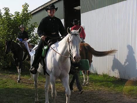 Paint Charlies Qiani Ice - Pu ha! Aller første gang til stævne!  sept.2005 billede 8