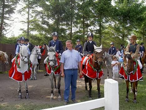 Anden særlig race Mirco(solgt) - 10) mig og Mirco til fynsmesterskab (grå pony ved siden af vores berider) billede 10