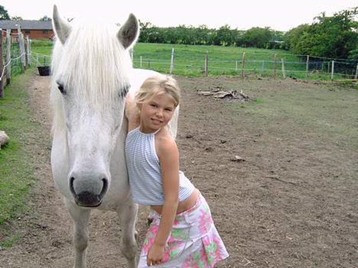 {{currentPhoto.altText}} billede {{currentPhoto.number}}