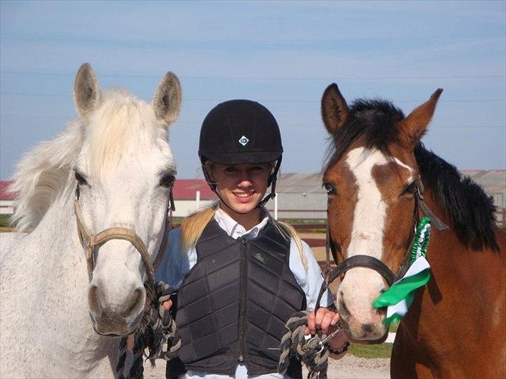 Connemara Sdr. Vestermark Carreen  - De to bedste ponyer i hele verden og mig <3 elsker dem!!:D billede 9