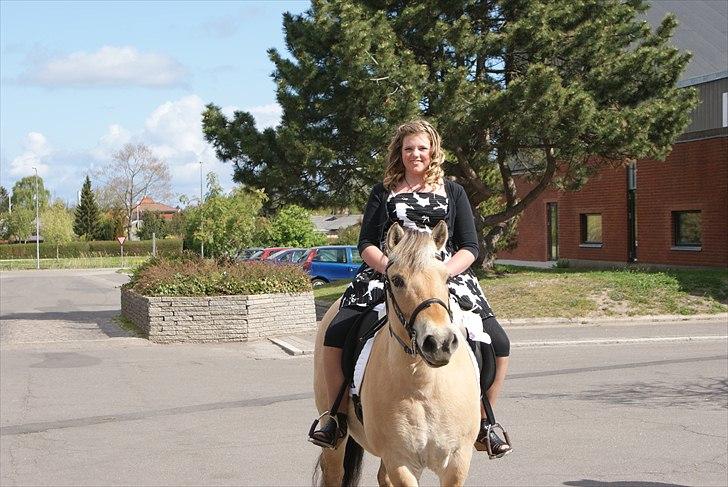 Fjordhest Karla - Mig på den fineste Karla :P billede 1