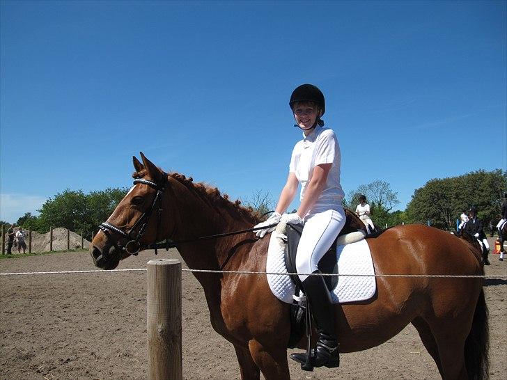 Anden særlig race Monique *Tyksakken*<3 - Mig og Monne efter et godt Lc1 program til 58.75% Juni 2011 Foto: Søs billede 6