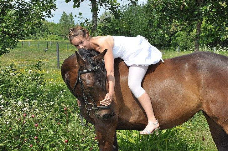 Anden særlig race Coffee Calina - Konfirmationsbillede 29. Maj 2011. :-)
Tak fordi I kiggede med! billede 14