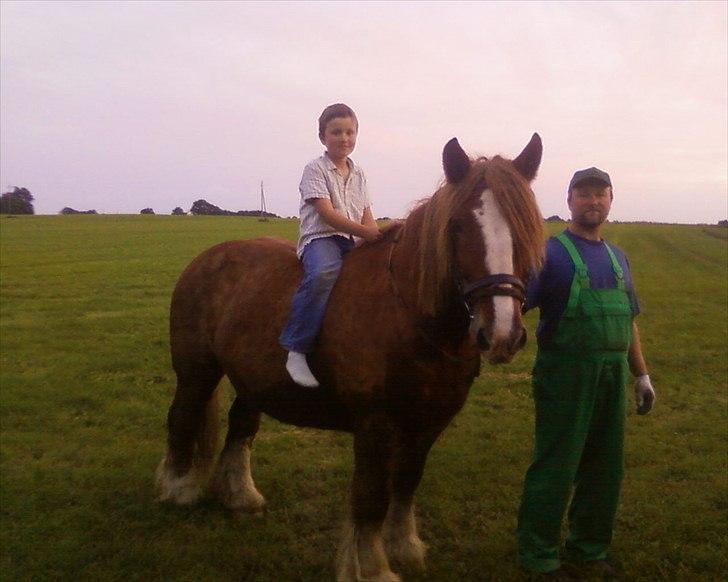 Jyde Knold - 18/6-11 Mads rider, far trækker billede 1