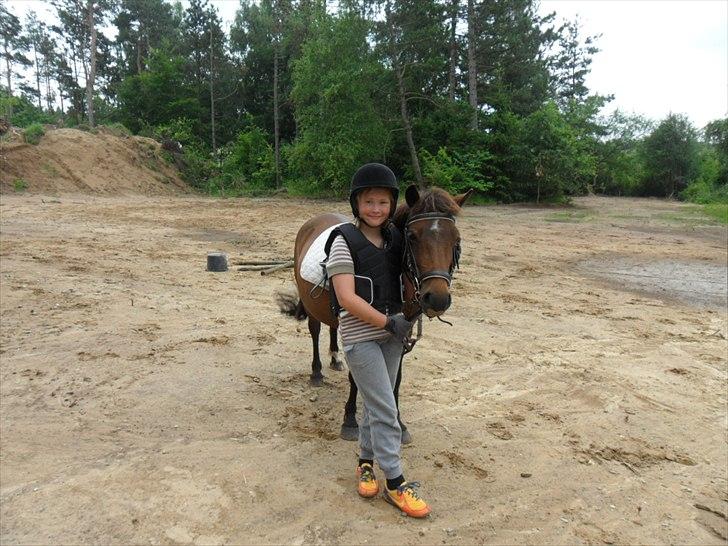 Anden særlig race Mia - Min søster Lærke og Mia efter en ridetime  billede 14