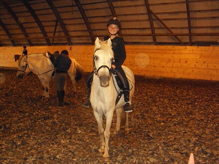 Sportsaraber (A) Tøsen<3 - Jeg var 8 år eller sådan noget 
ligne<3 billede 7