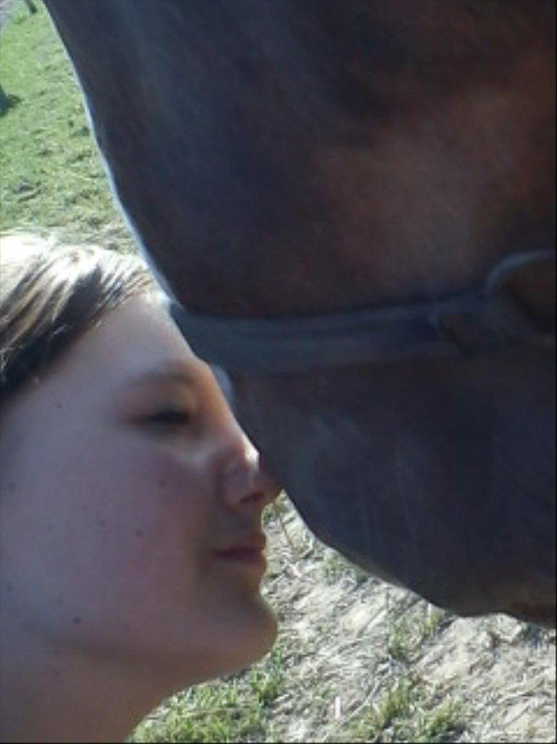 Jyde Holger - Love doesn’t sit there, like a stone, it has to be made, like bread :')

- we have the love <3 billede 4