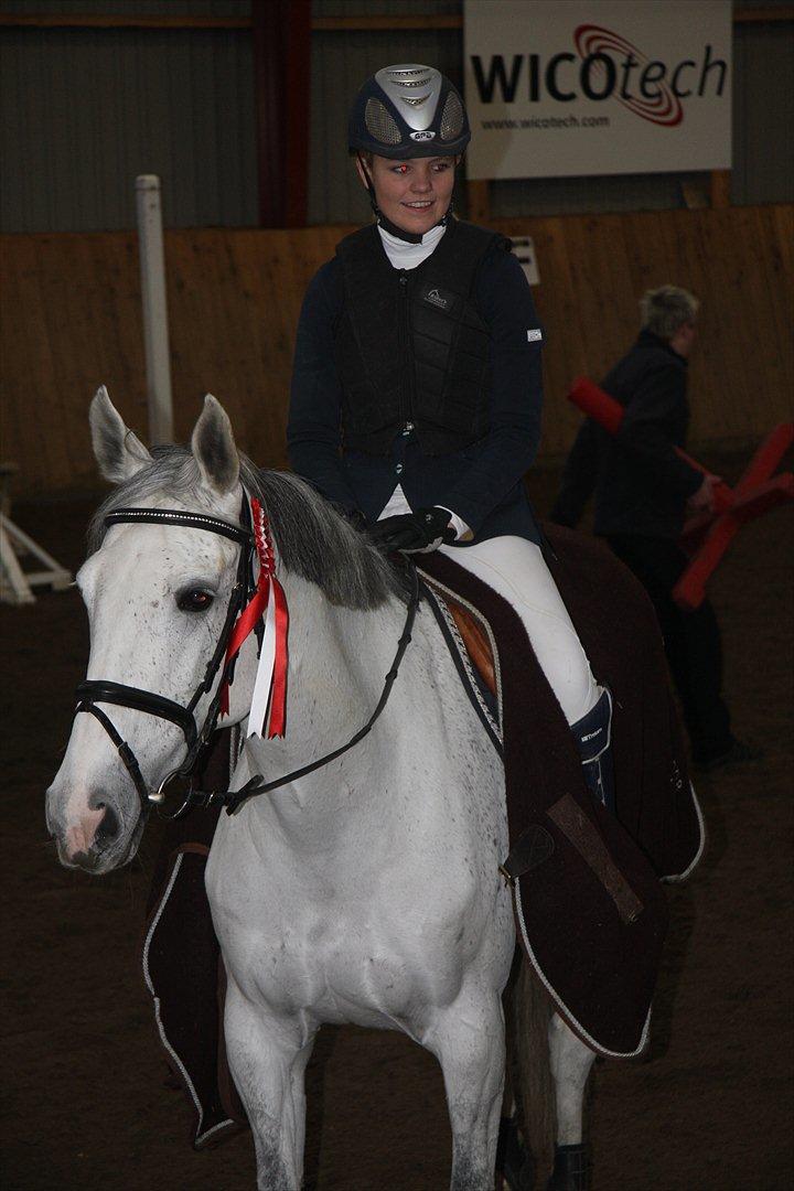 Dansk Varmblod LORETTA - Loretta og jeg. Første stævne - vinder Gjern cup 2009. billede 1