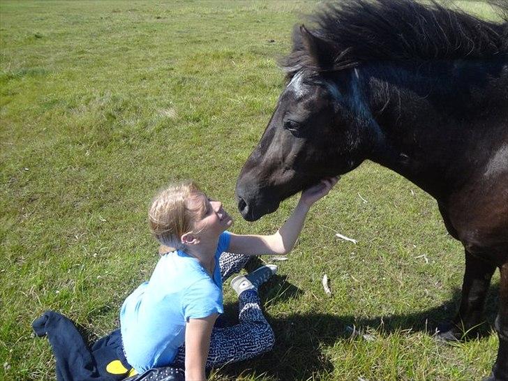 Anden særlig race Hugo *part* - Hugo og mig på sommergræs ;D elsker dig!  billede 20