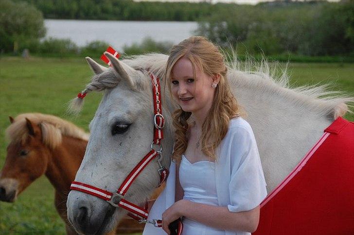 Islænder KRAFSA FRA RAVNEKROGEN |Skadet| - 16. Til min konfirmation, da jeg sådan rigtigt fik hende:P verdens bedste gave! Jeg elsker dig Krafsa<3!
"Dage uden dig er som dage uden håb, men et liv uden dig vil være som et liv uden fremtid..<3i;" billede 16