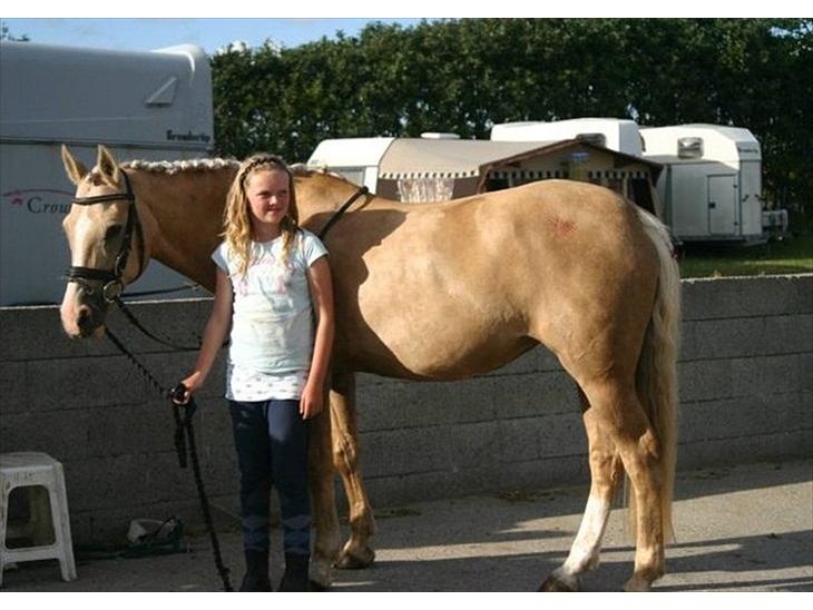 {{currentPhoto.altText}} billede {{currentPhoto.number}}