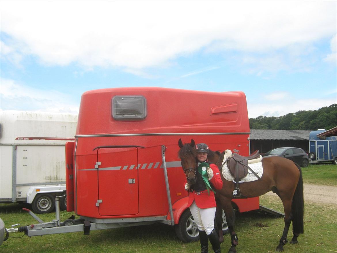 Anden særlig race Tippy B-pony - Tippy og jeg fik 7. pladsen til DM for hold 2011 :D Holdet bestod af Marie Henriksen, Julie Pedersen, Frederikke Dam og mig :P billede 14