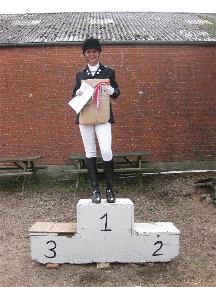 Connemara Hesselbjerggård Safir.  [Tidl. pony] - 1. plads i LA1 i Vamdrup rideklub.  billede 15