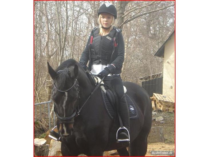 {{currentPhoto.altText}} billede {{currentPhoto.number}}