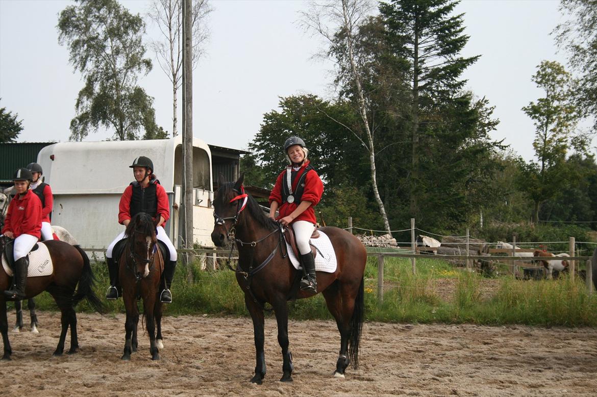 Hollandsk Sportspony Carlo - Carlo og mig til præmieoverrækkelse:D billede 4